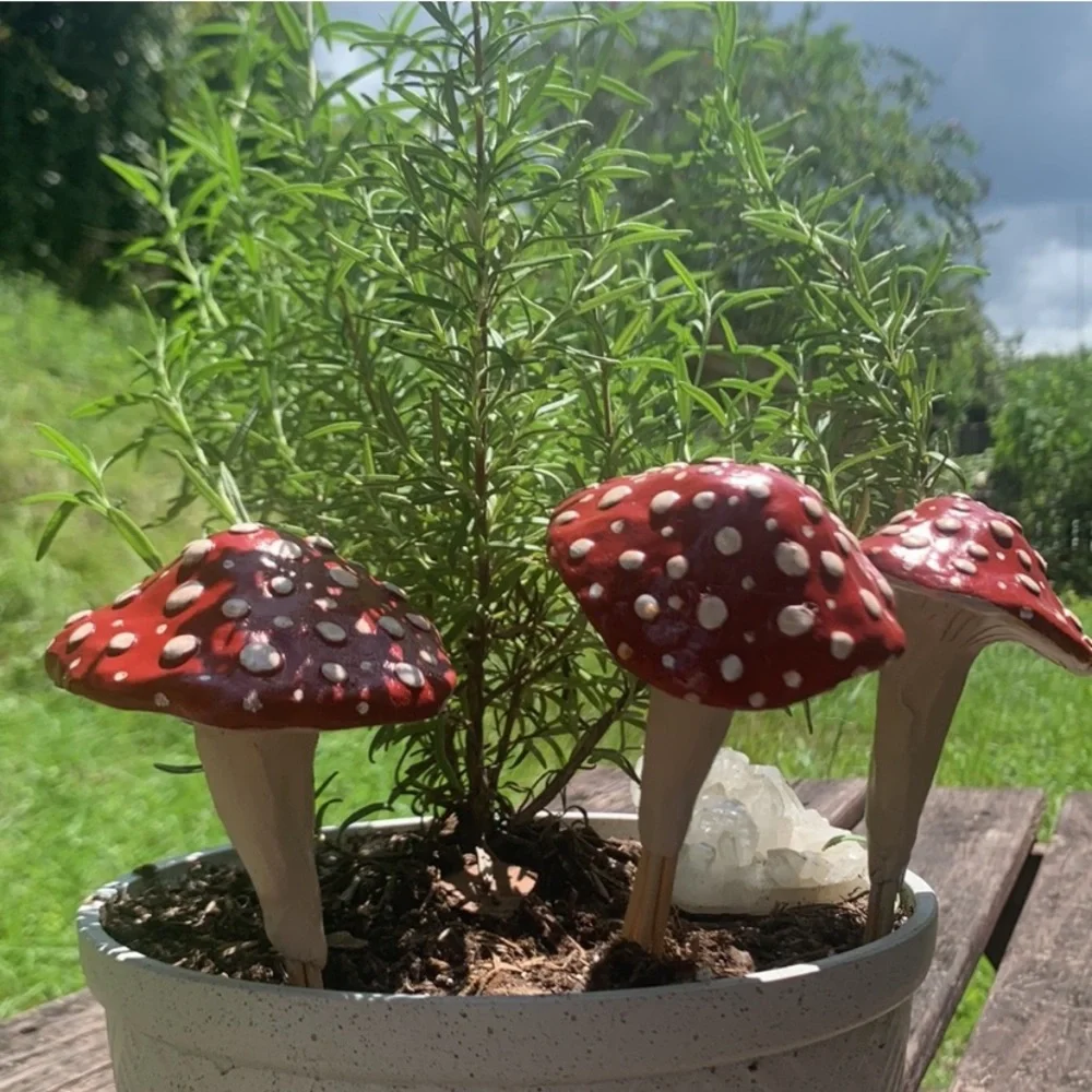 MUSHROOM π Garden Stakes w/ SPOTS! Set of 3 - Picture 4 of 14